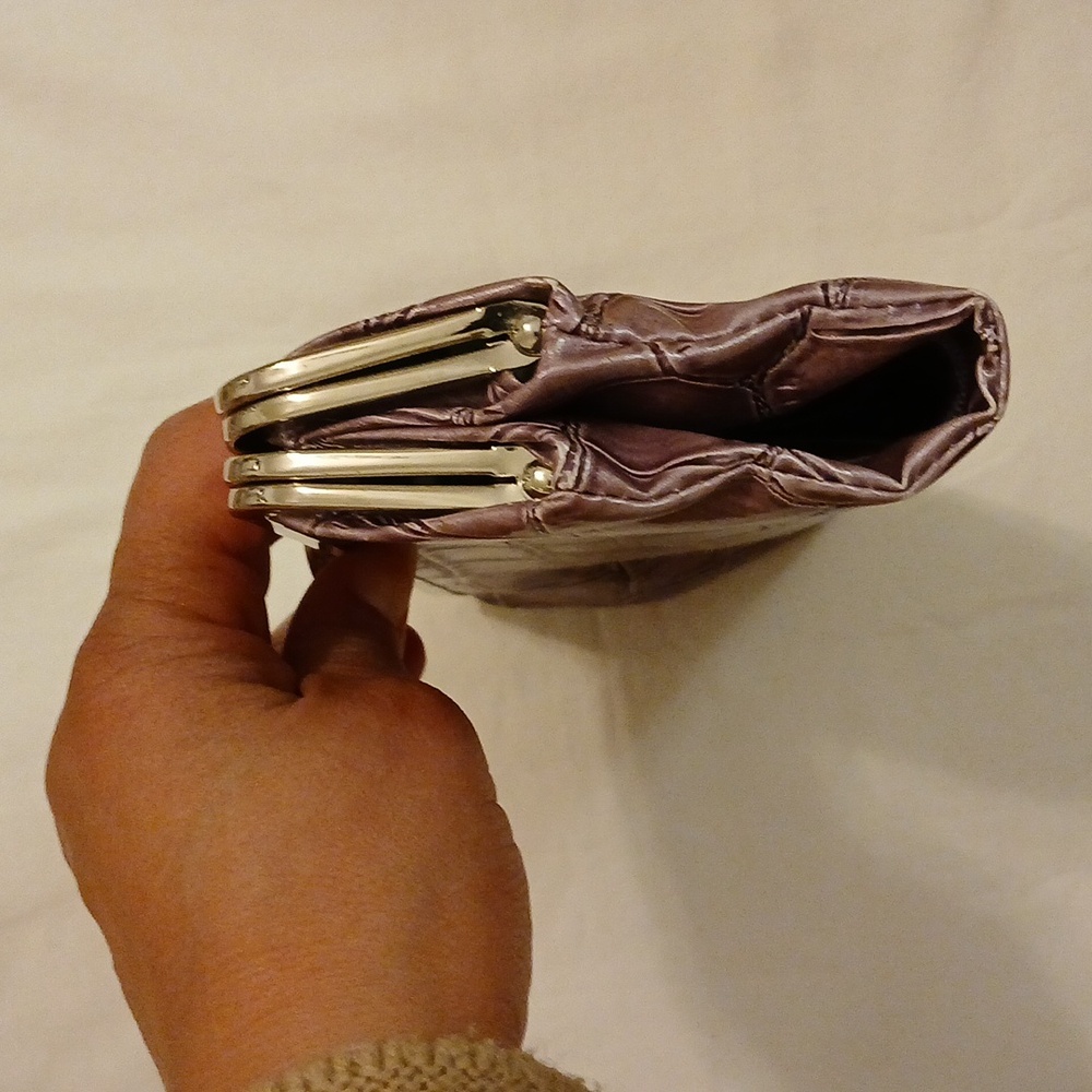 Braaciano faux croc kiss lock wallet. - Picture 2 of 16